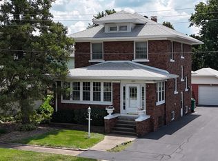 1250 E South St, Galesburg, IL 61401