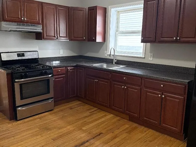 420 Jelliff Ave — Photo 5