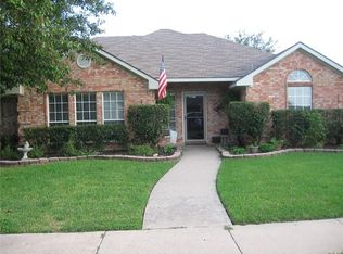 300 Meadow Ln, Denton, TX 76207