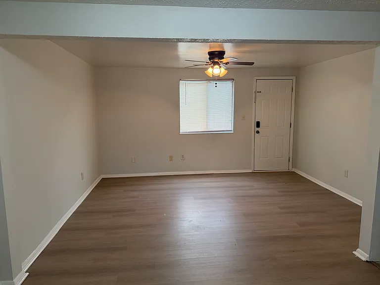 10 Christine Ct — Photo 3