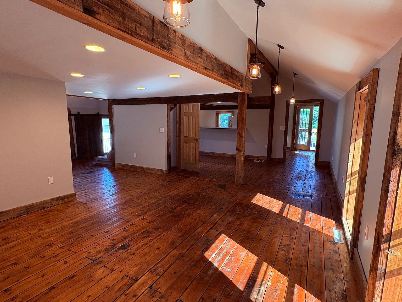 2 bed, 1040 sqft, $1,700 — Photo 3