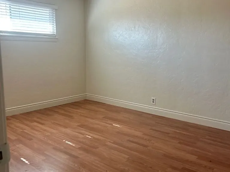4436 N Van Dyke Ave — Photo 23