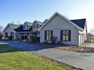 6N053 Chambellan Ln, Wayne, IL 60184