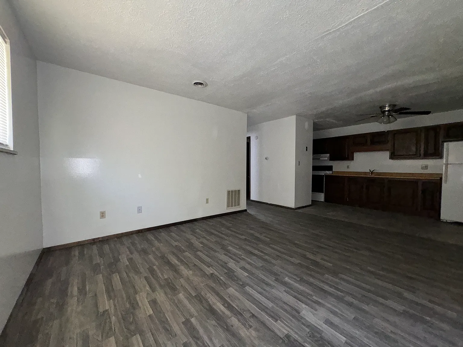2 bed, 801 sqft, $725 — Photo 2