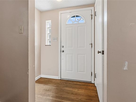 4th image of 5211 White Oak Dr