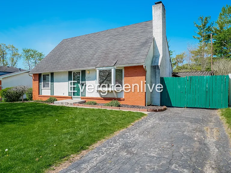 1147 Carrousel Dr E — Photo 2