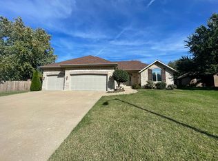 2660 S Laurel Ave, Springfield, MO 65807
