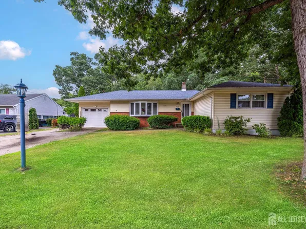 12 Spotswood Ave, Monroe Township, NJ 08831