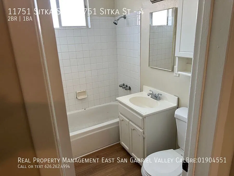 Updated Two Bedroom Apartment At Great Price. — Photo 4