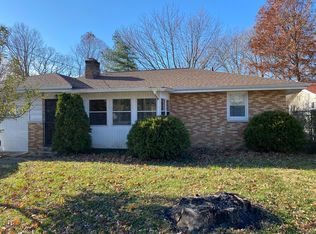 121 Field Grove Ct, East Peoria, IL 61611