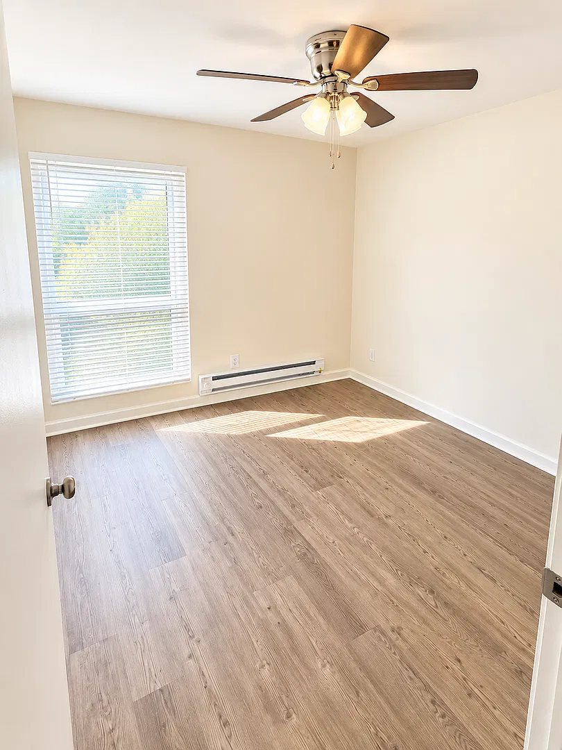 2406HI — Photo 3