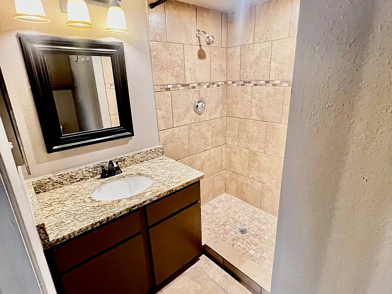 2ND FULL BATHROOM