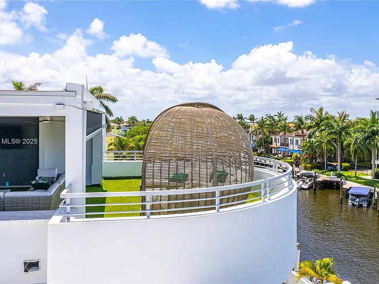1319 Seminole Dr — Photo 43