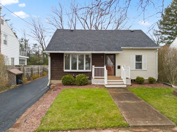 8 Westmoor Pl, Binghamton, NY 13905