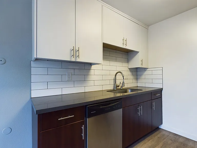 4018 Alabama Street - 2 Bedroom x 1bath - 1 month free with 14-month lease. — Photo 9