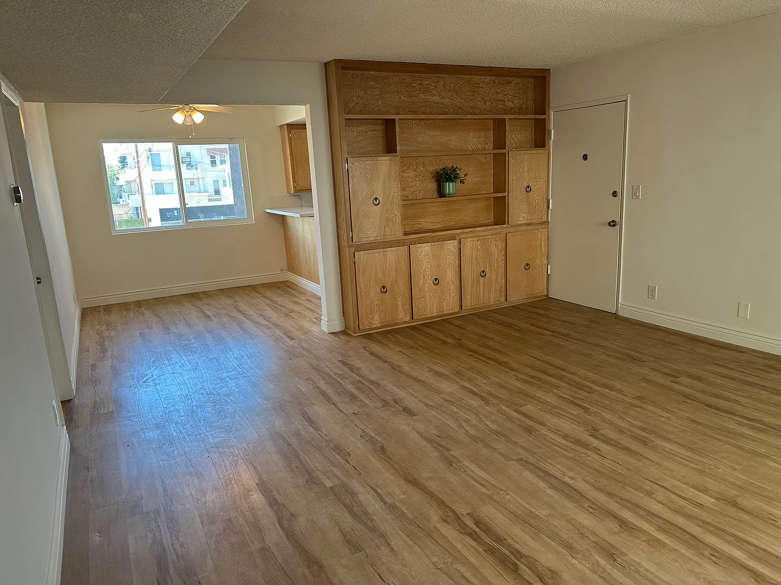 2 bed, 980 sqft, $2,695 — Photo 2