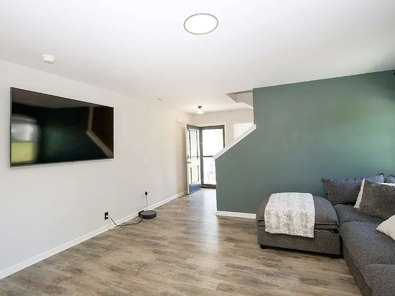 429 Century Ln — Photo 7