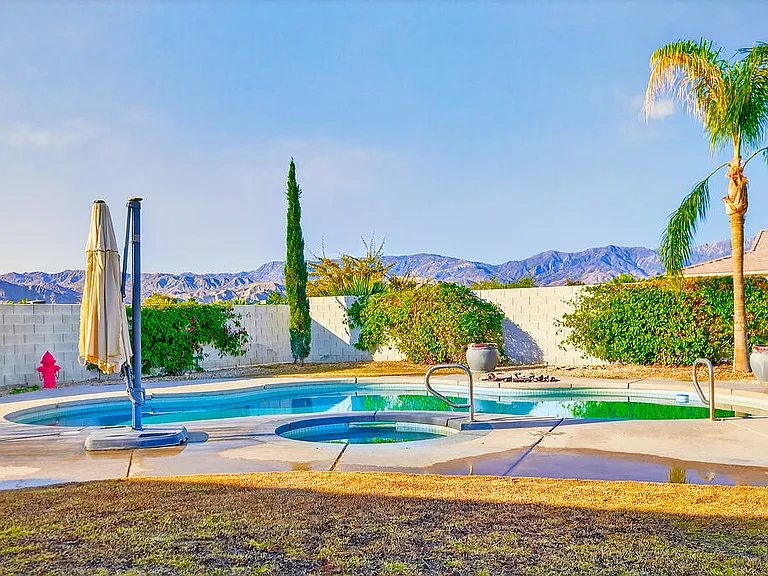 PRIVATE POOL & SPA