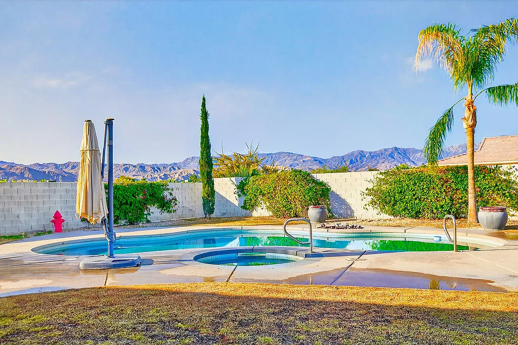 Photo 2 of 29 - 5 Curie Ct - Rancho Mirage, CA PRIVATE POOL & SPA - 5 Curie Ct