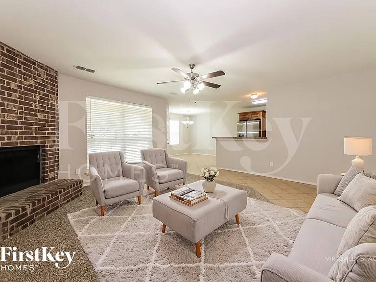 2708 Beverly Dr — Photo 4