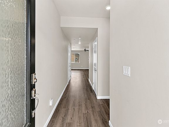 Entry Way>