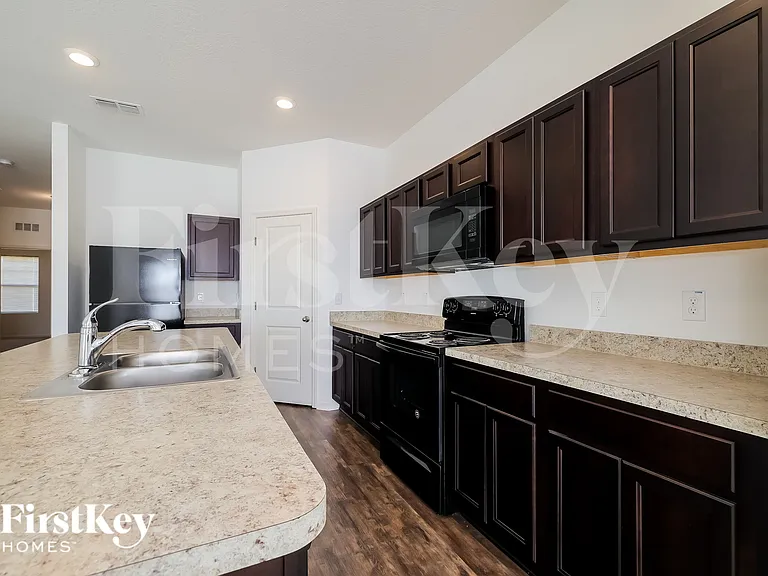 343 Eaglecrest Dr — Photo 5