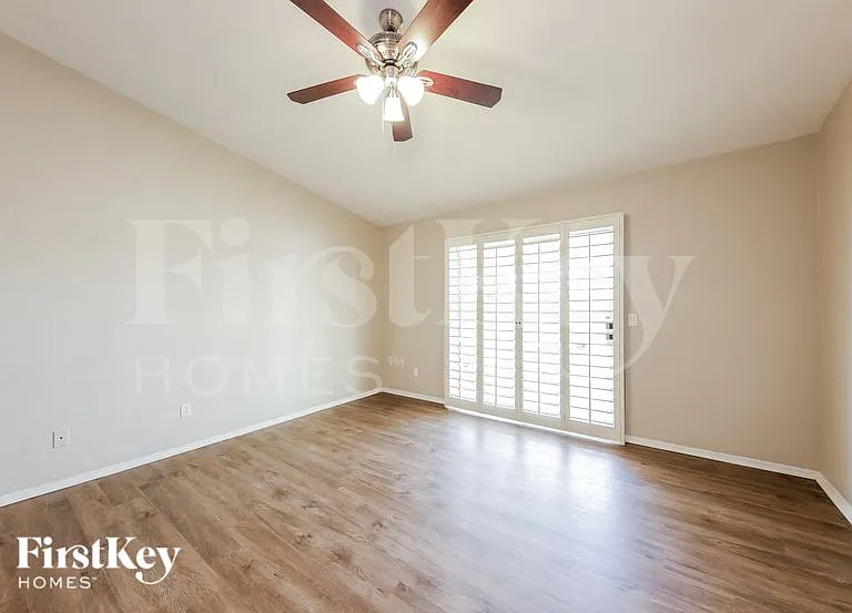 2222 N 90th Ln — Photo 8
