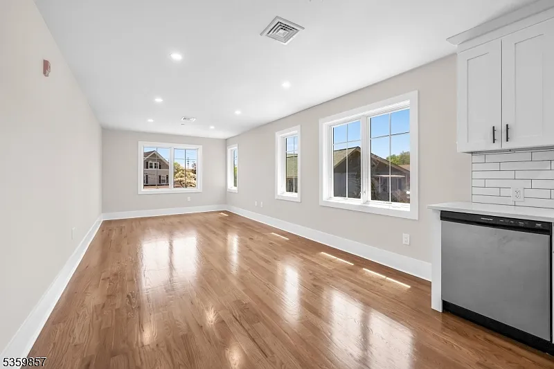 1 bed, 1.0 bath, $2,950 — Photo 4