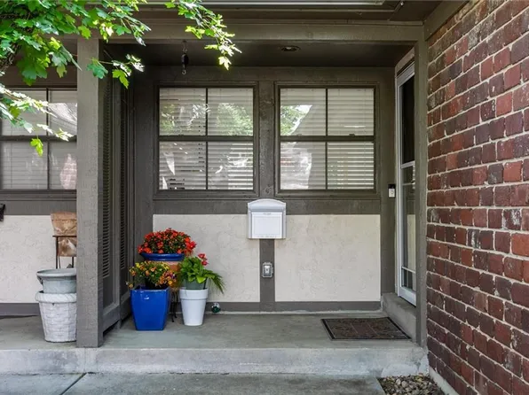 10213 Foster St, Overland Park, KS 66212
