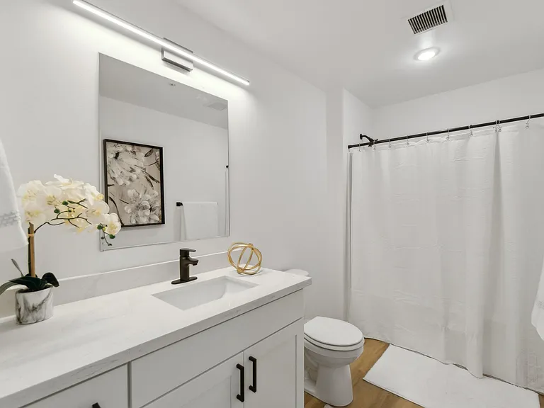 Copperstone Luxury Apartments and Townhomes — Photo 11