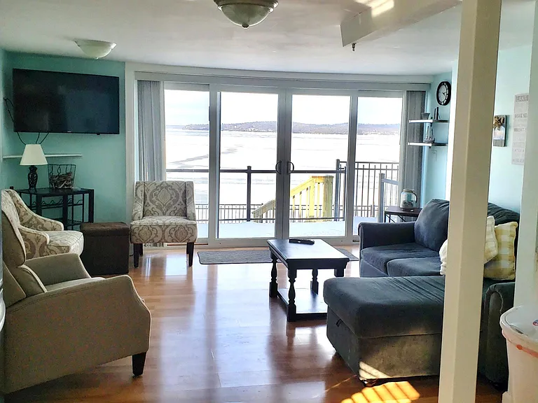 E Lakeshore Dr — Photo 11