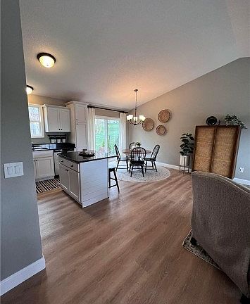 5th image of 206 Rolling Vista Pl
