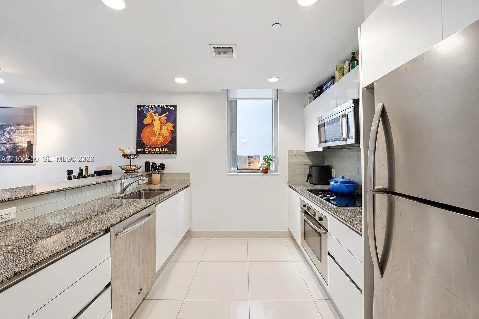 1050 Brickell Ave — Photo 2