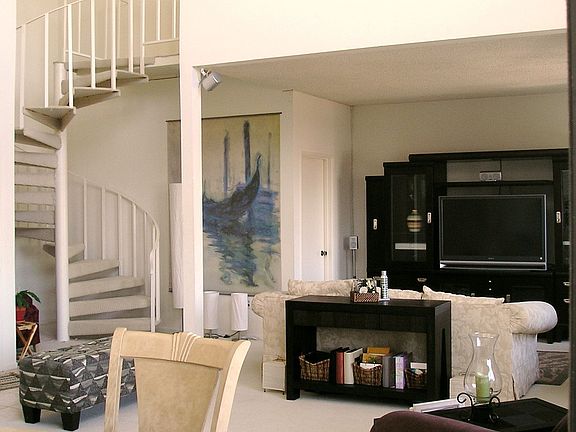 5th image of 17914 Magnolia Blvd Unit 309