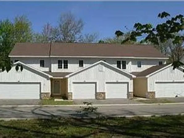 1412 Viewpoint Dr, Greenville, MI 48838