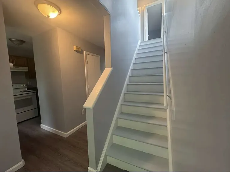 256-258 Fairmont Ave — Photo 3