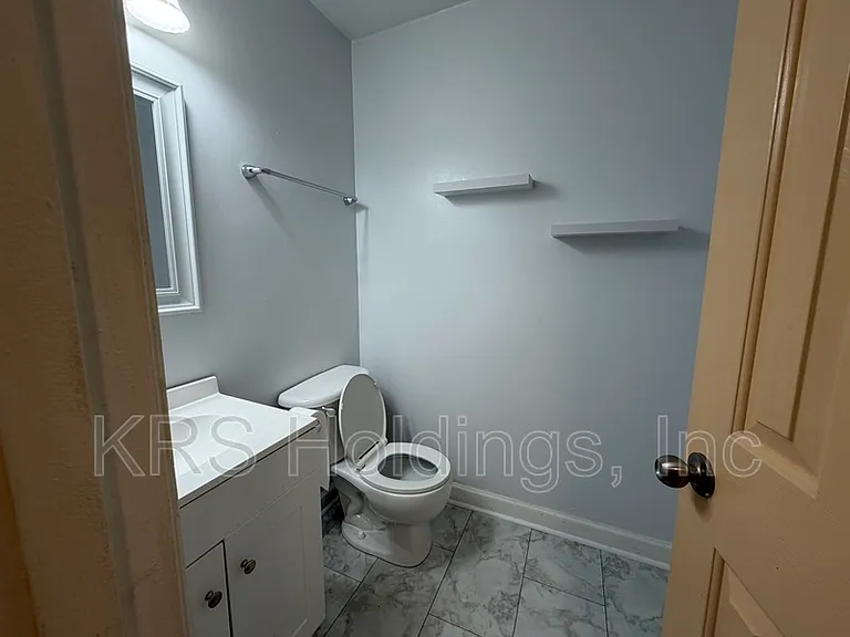 1129 Hampton Ave — Photo 7