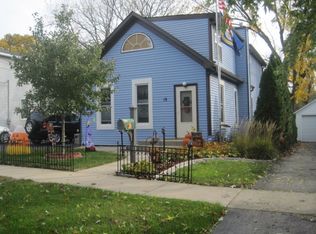 18 Guth St, Dundee, IL 60118