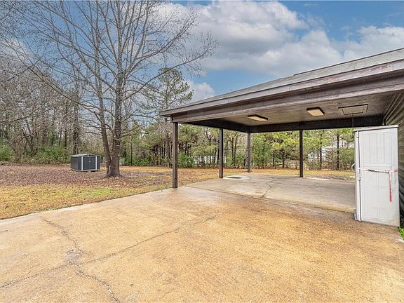 3rd image of 389 Walker Ferry Rd
