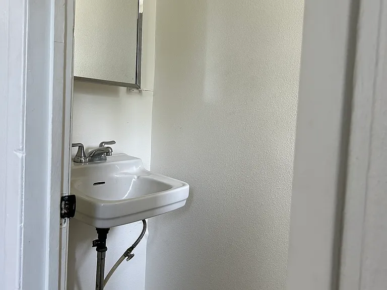 716 N 2nd St #6 — Photo 8