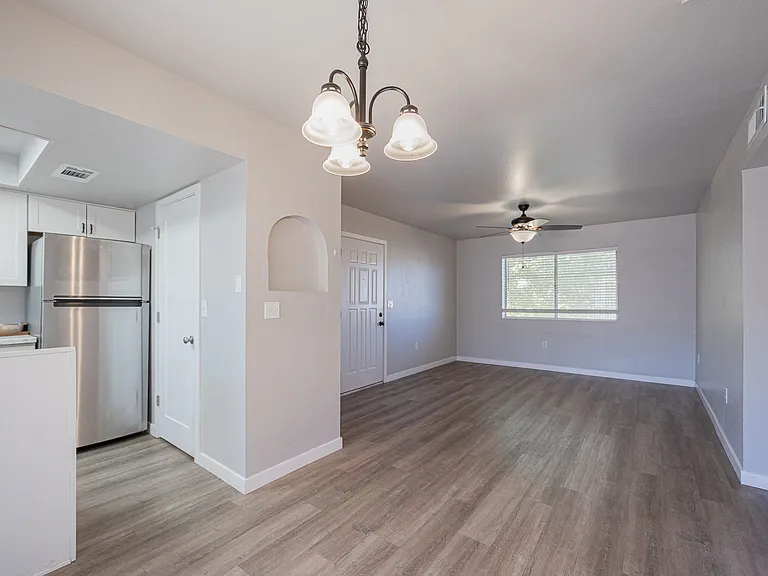 2 bed, 1.0 bath, 816 sqft, $1,350 — Photo 9