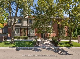 85 Admiral Rd #202, Toronto, ON M5R2L7