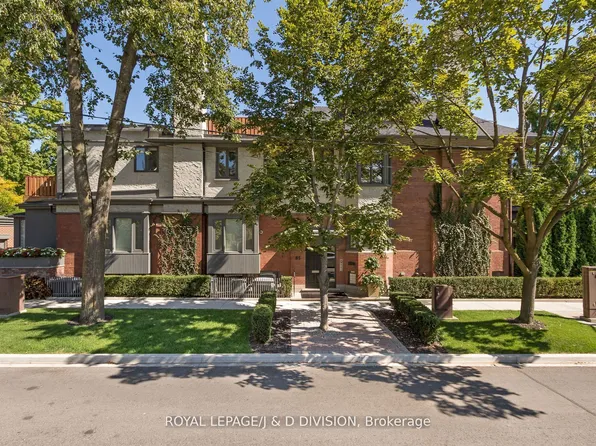 85 Admiral Rd #202, Toronto, ON M5R 2L7