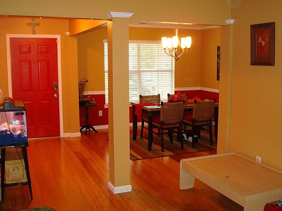 Dining room/Entry way