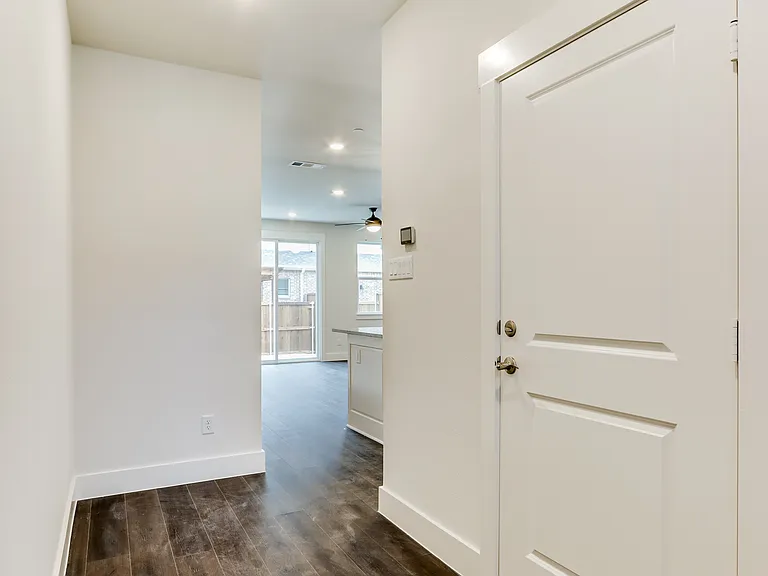 613 Emily Ln — Photo 5