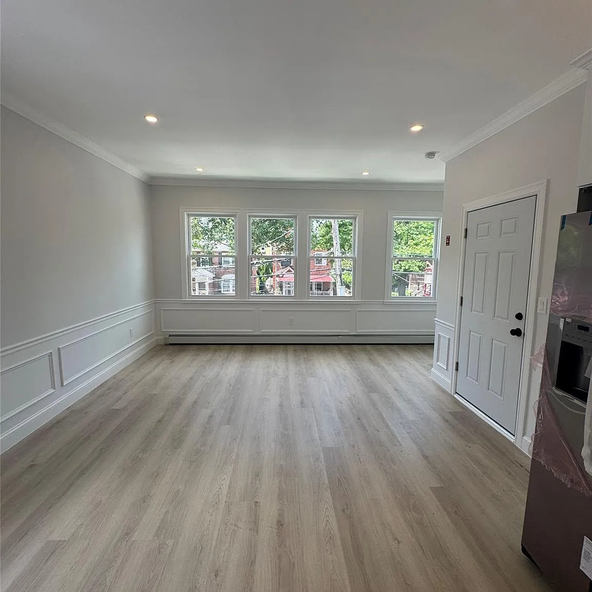 3 bed, 1.0 bath, 1430 sqft, $3,200 — Photo 1
