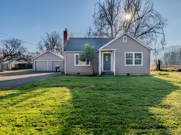 2441 S Stage Rd, Medford, OR 97501