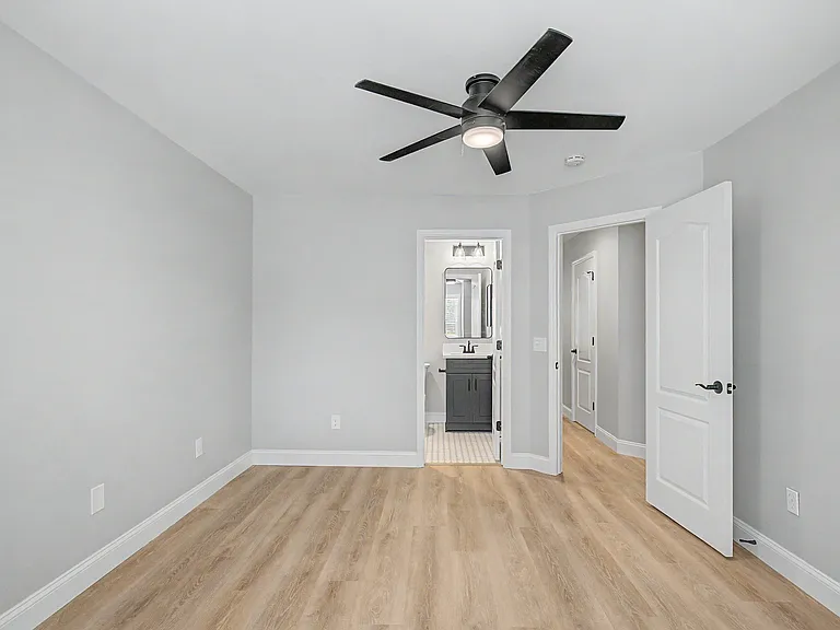 1512 E Henry St — Photo 7
