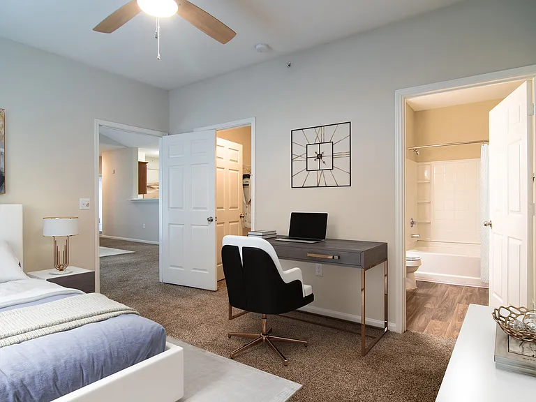 Houston Lake Apartments — Photo 40
