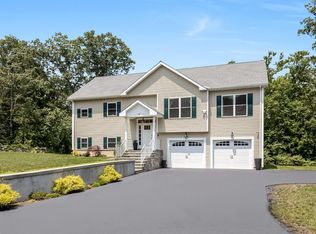 16 Coventry Pl, Norwalk, CT 06854